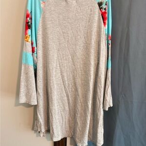 Floral Sleeve Raglan Top